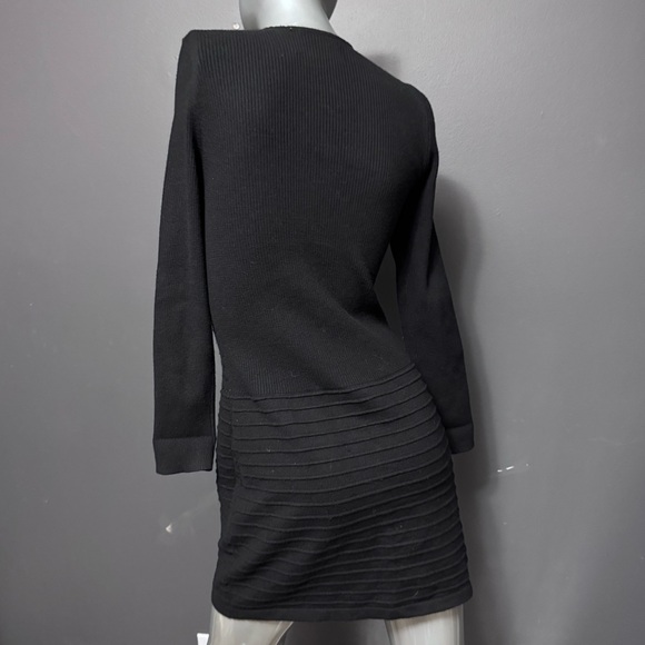Point Zero Knit Zip-Dress - Picture 4 of 6